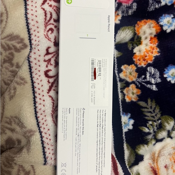 Apple Pencil in Classic White - Picture 2 of 2